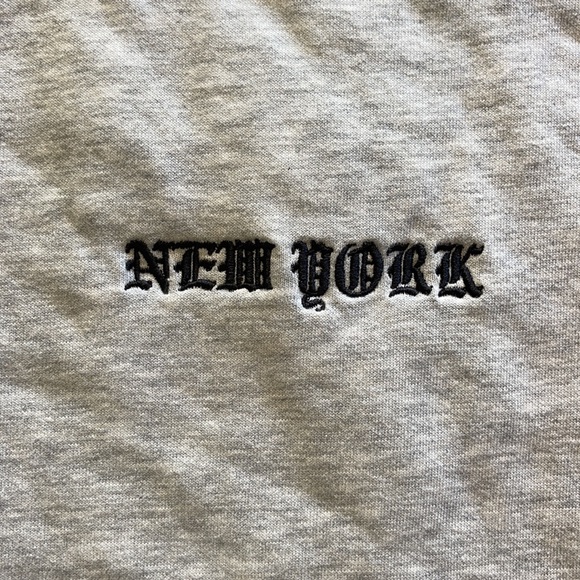 New York Capture Moments Crewneck - Picture 3 of 5